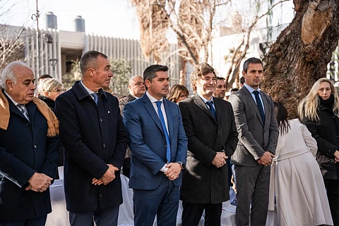 625fb9256558b1232d3bcf14069bea74_XL