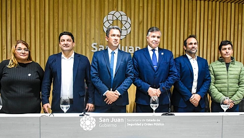 88e01c4d7e254e711582e5ec4c545ecf_XL