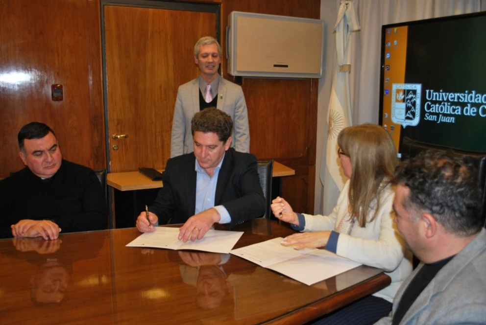 f7b0f1de9f9a71015d8992c03cd9affa_XL